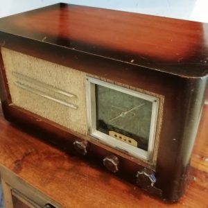 Radio antiguo de válvulas