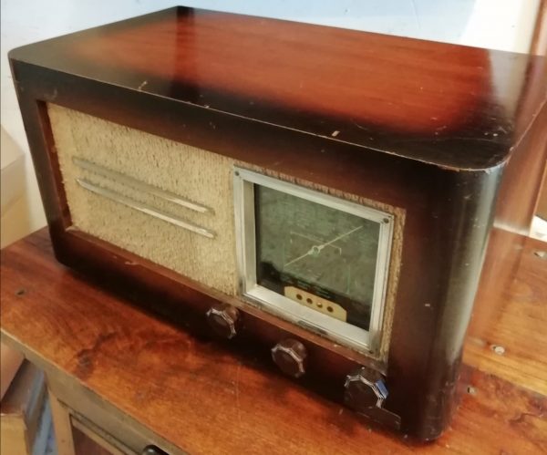 Radio antiguo de válvulas