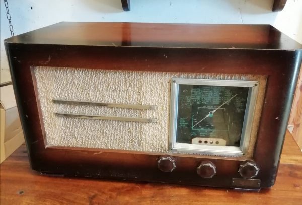 Radio antiguo de válvulas1