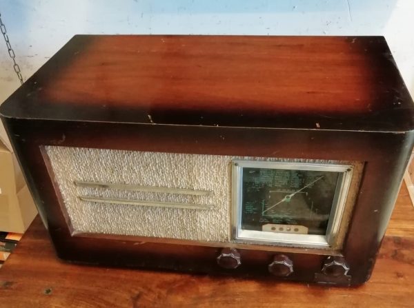 Radio antiguo de válvulas2