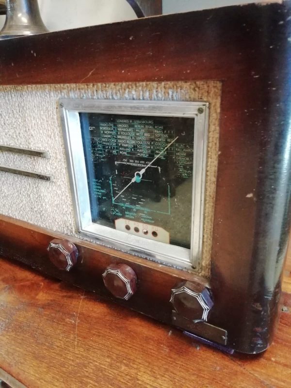 Radio antiguo de válvulas3