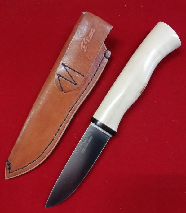 Cuchillo Monte Ergonómico Boj 9 cm con funda