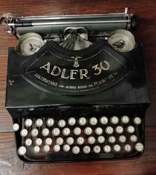 Maquina de escribir ADLER