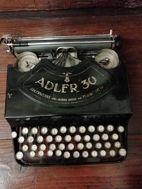 Maquina de escribir ADLER