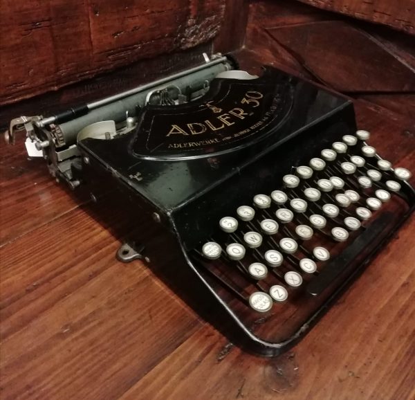 Maquina de escribir ADLER