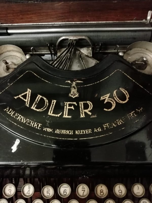 Maquina de escribir ADLER