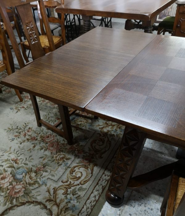 Mesa extensible en madera de roble estilo Luis XV y 6 sillas7