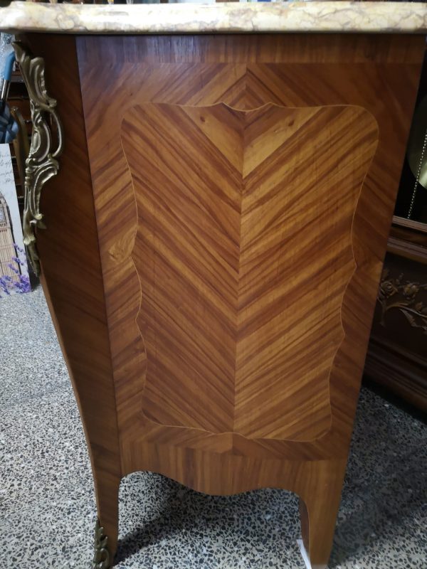Cómoda estilo Luis XV8