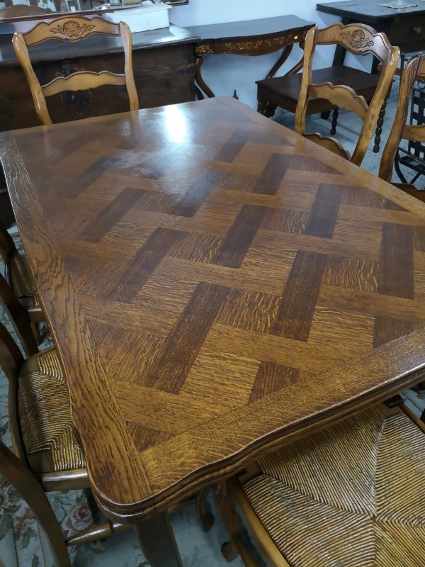 Mesa extensible en madera de roble más 6 sillas estilo Luis XV 2