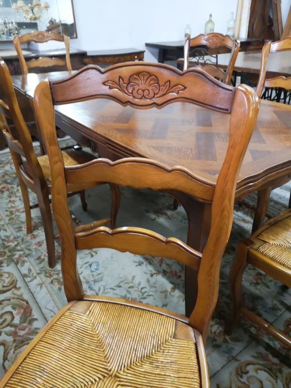 Mesa extensible en madera de roble más 6 sillas estilo Luis XV 4