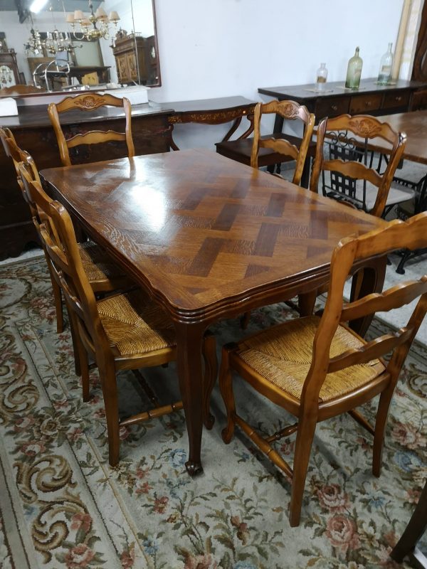 Mesa extensible en madera de roble más 6 sillas estilo Luis XV